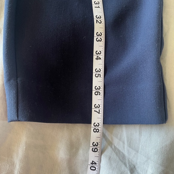 A&F Tailored Relaxed Straight Pants - Short - Picture 4 of 5